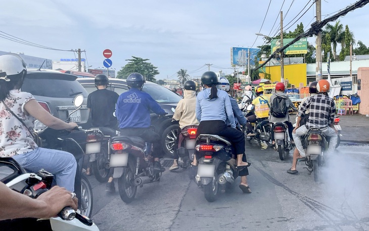 Nhiều đơn vị ở TP.HCM muốn thành lập cơ sở kiểm định khí thải xe máy - Ảnh 2.